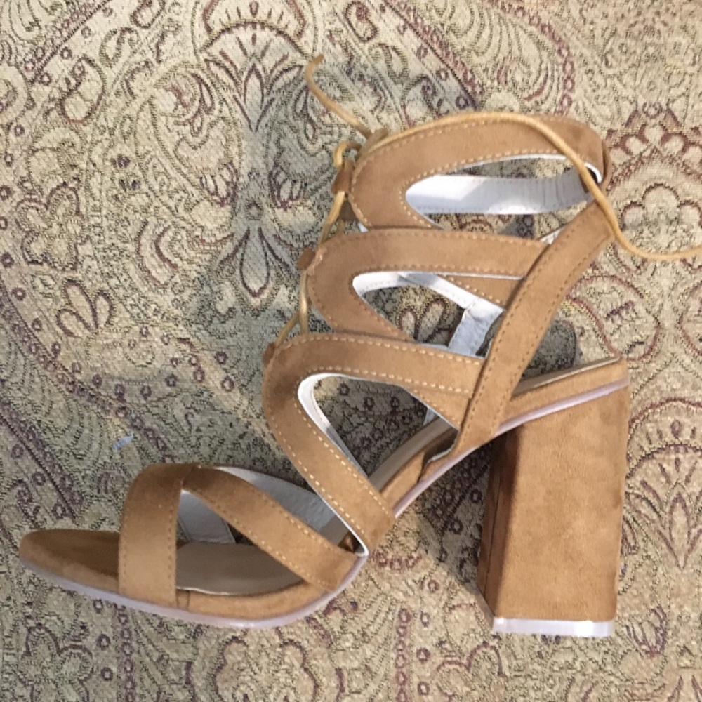 *PRICE FIRM* Ankle Lace Up Chunky Heel Booties - Picture 5 of 8
